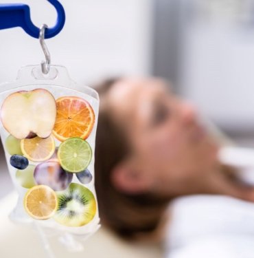 Ölüme götüren serum çılgınlığı: Fenomenlerin önerisi atom, vitamin kokteyli, gençleşme iksirine dikkat!