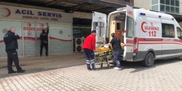 Balkondan düşen 3 yaşındaki çocuk hastaneye kaldırıldı