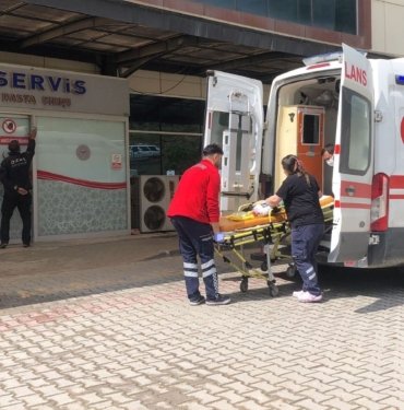 Balkondan düşen 3 yaşındaki çocuk hastaneye kaldırıldı