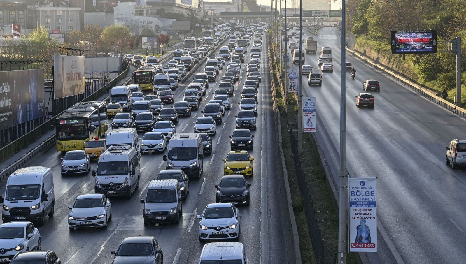 İstanbullular dikkat! Bugün bazı yollar trafiğe kapatılacak 5 İstanbullular dikkat! Bugün bazı yollar trafiğe kapatılacak