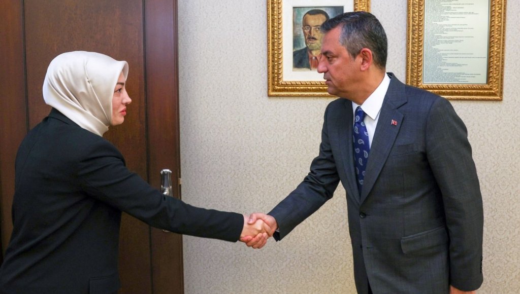 Özgür Özel, Sinan Ateş’in eşi Ayşe Ateş ile görüştü