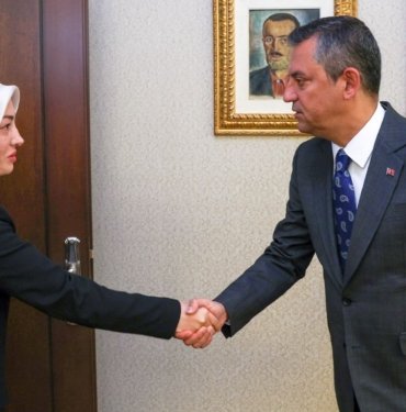 Özgür Özel, Sinan Ateş’in eşi Ayşe Ateş ile görüştü