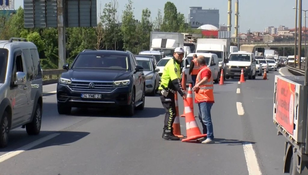 Esenler’de zincirleme kaza: Trafik durma noktasına geldi