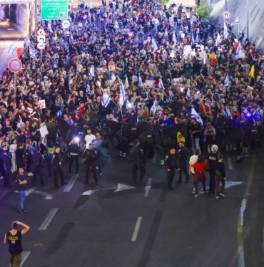 İsrailliler ateşkes için sokaklarda: Masada anlaşma var kabul et