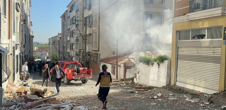Çorlu’da bir apartman dairesinde korkutan patlama: Bir kişi ağır yaralandı