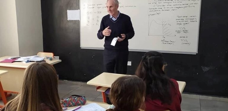 İstanbul’da lisede dehşet: Okuldan atılan öğrenci müdüre kurşun yağdırdı