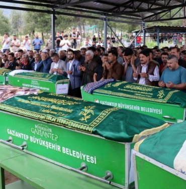 Gaziantep’teki katliam gibi kazada ölenlere veda