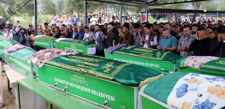 Gaziantep’teki katliam gibi kazada ölenlere veda