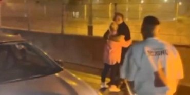 Gaziosmanpaşa’da meşaleli doğum günü kutlaması: Çekiciyle caddeyi kapadılar