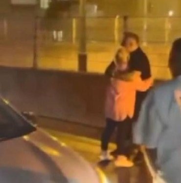 Gaziosmanpaşa’da meşaleli doğum günü kutlaması: Çekiciyle caddeyi kapadılar