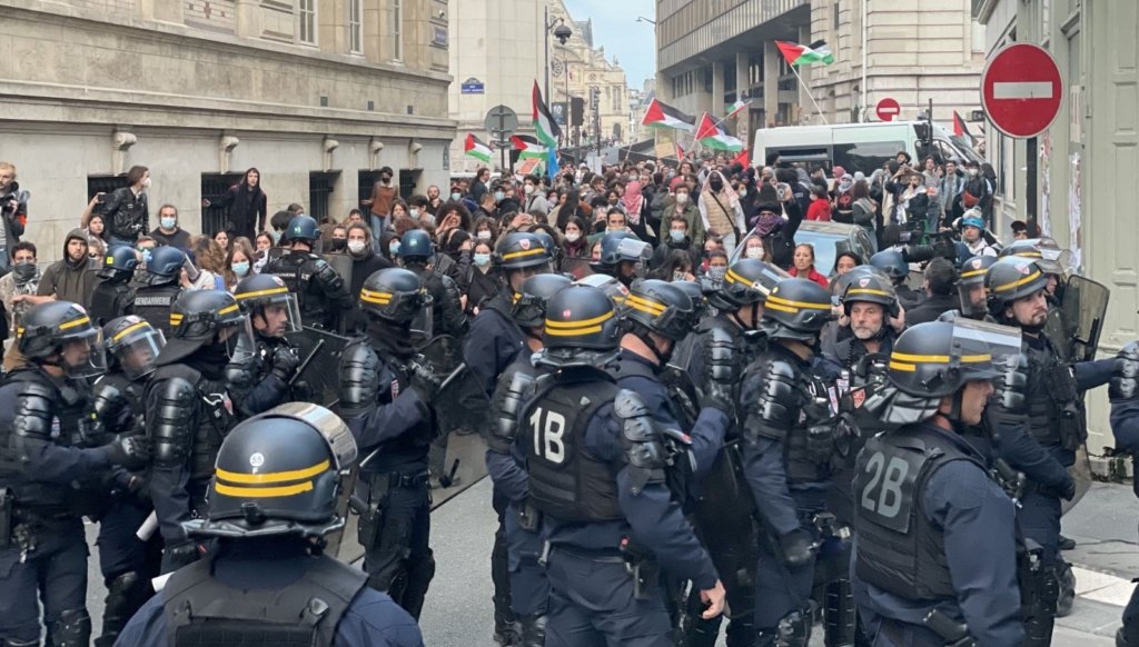 Fransız polisinden Filistin destekçisi öğrencilere biber gazlı müdahale