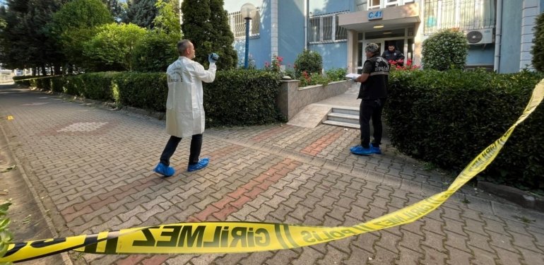 Apartman yöneticisinden komşuya pusu