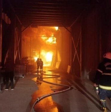 Yıldırım, fabrikayı kül etti: 30 milyon TL zarar tespit edildi