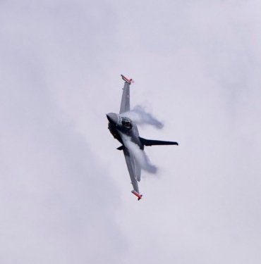 Singapur’da F-16 savaş uçağı düştü: Eğitimler askıya alındı