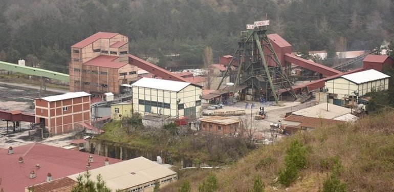 Amasra'daki maden faciası davasında ara karar: Tutuklu sanıklardan 3'üne ev hapsi 6 Amasra’daki maden faciası davasında ara karar: Tutuklu sanıklardan 3’üne ev hapsi