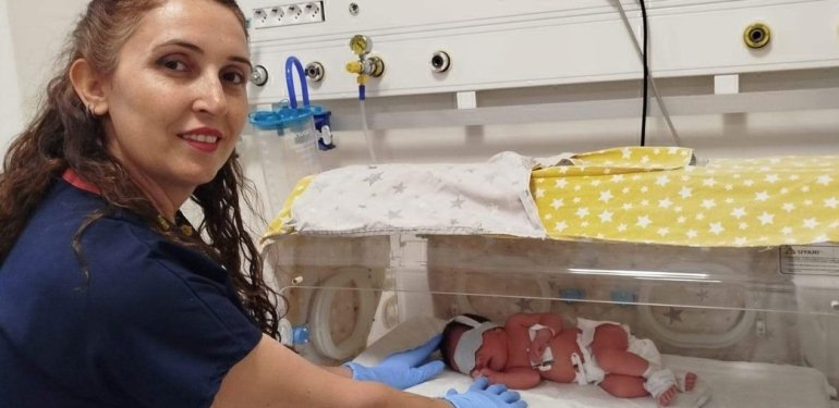 İki günlük bebeğini dağ yoluna terk eden anne serbest bırakıldı