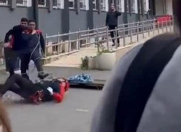 Bakırköy Anadolu Lisesi’nde korku dolu anlar: Tatbikat sırasında yere çakıldı