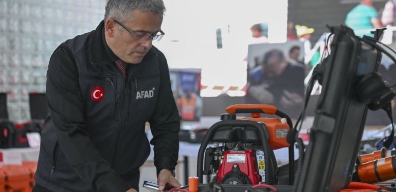 Afetlerde yerli ve milli arama kurtarma cihazları kullanılacak