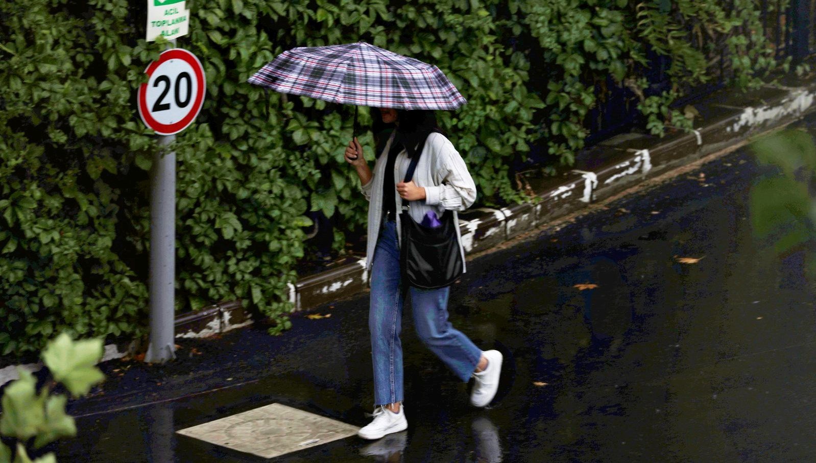 Meteoroloji’den 13 il için sarı kodlu uyarı: Sıcaklıklar tekrar düştü, yağış geri geldi (Bugün hava nasıl olacak?)