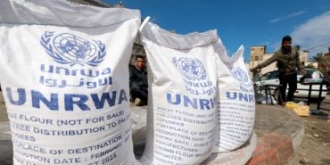 İsrailli yerleşimciler UNRWA’nın Kudüs’teki merkezini ateşe verdi: Yerleşke kapatıldı