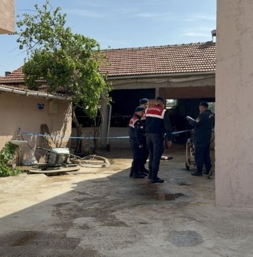 Hayvanların bakımını yapmadı diye oğlunu öldürdü