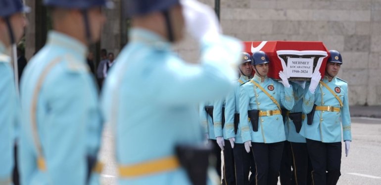 Eski Bakan Mehmet Kocabatmaz törenle son yolculuğuna uğurlandı