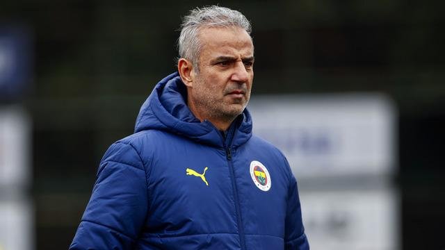 Fenerbahçe Teknik Direktörü İsmail Kartal eleştiriler sonrası çılgına döndü! “Puan rekoru kırdım daha ne yapayım”