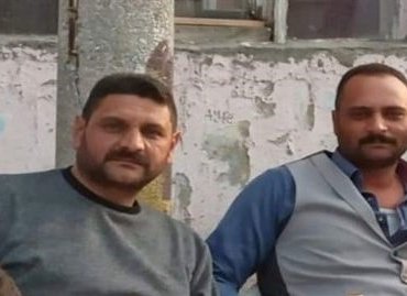 Husumetli iki kayınbiraderini öldürdü