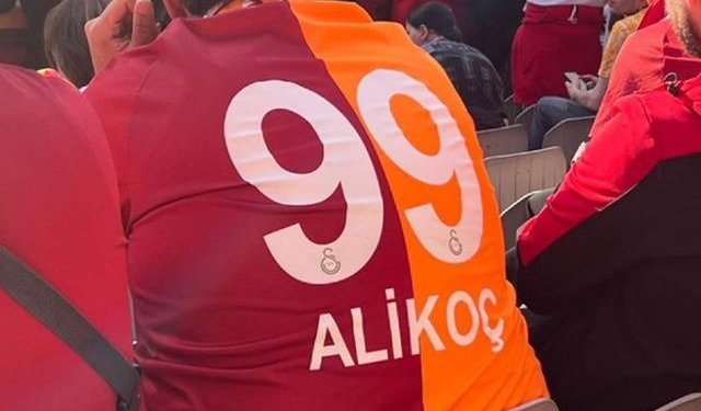 Galatasaraylı bir taraftar, formasının arkasına Ali Koç yazdırdı, sosyal medya yıkıldı!