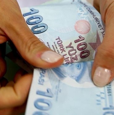 Yaşlı ve engelli aylıkları hesaplara yatırıldı