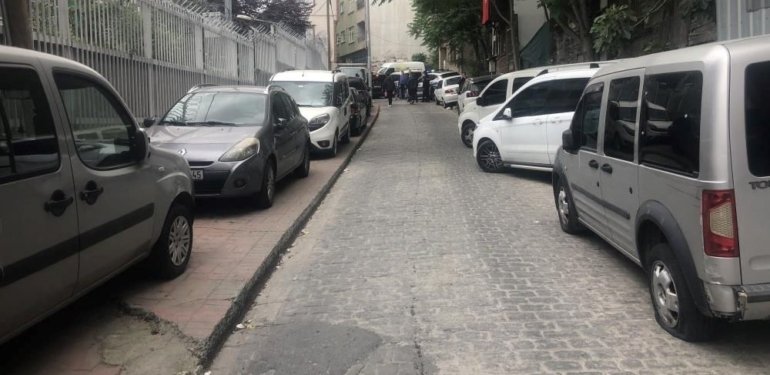 Beyoğlu’nda 13 aracın lastiklerini bıçakla kesen kişi yakalandı