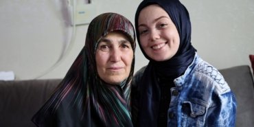 26 yaşındaki Gözdenur, annesinin böbreği ile hayata tutundu