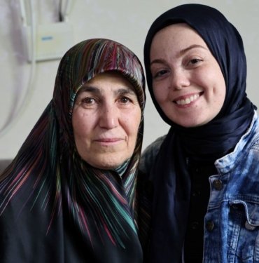 26 yaşındaki Gözdenur, annesinin böbreği ile hayata tutundu