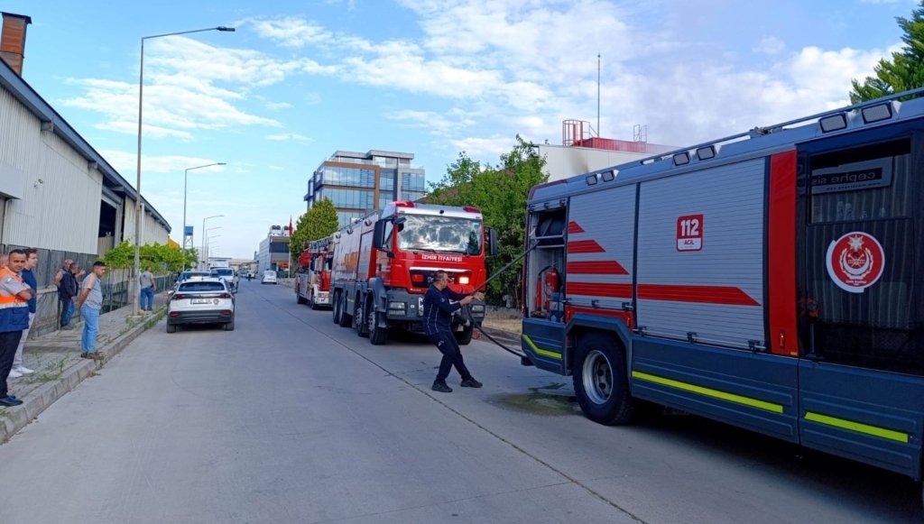 İzmir’de tekstil fabrikasında yangın