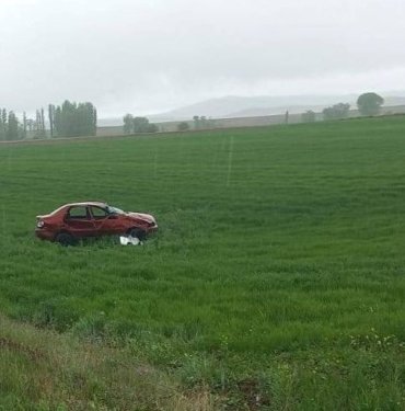 Sivas’ta otomobil şarampole devrildi: 2 ölü, 5 yaralı