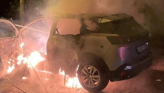 Ataşehir’de park halindeki araç kundaklandı