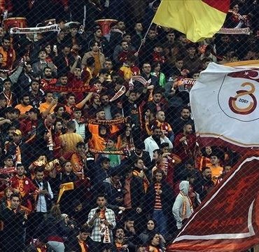 Galatasaray taraftarlarından Fenerbahçe maçı için yoğun talep! Biletler karaborsaya düştü fiyatı görenler inanamıyor
