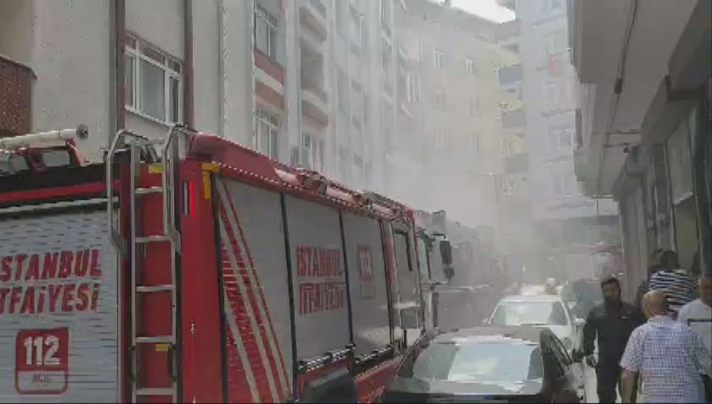 Şişli’de depo yangını