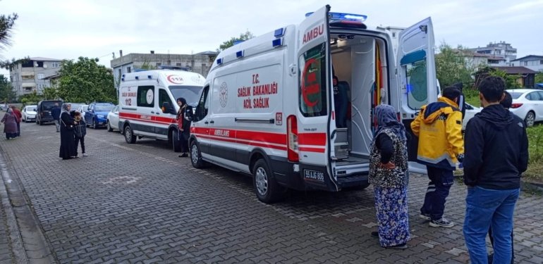 Sınıfta biber gazı topu patladı: 25 öğrenci hastanelik oldu