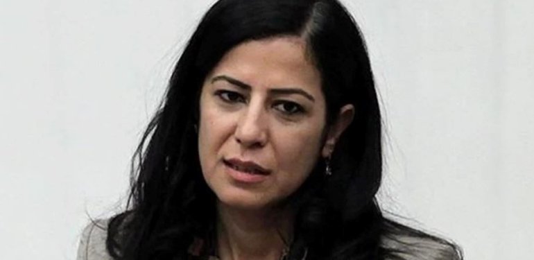 Ayla Akat Ata kimdir? (Ayla Akat Ata’nın özgeçmişi)