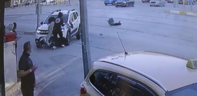 Otomobil yayaların arasına daldı: 3’ü ağır 4 yaralı