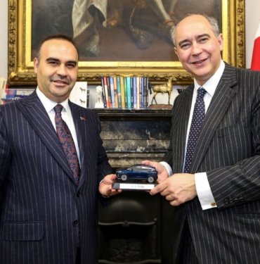 Bakan Kacır, Londra’da girişim sermayesi fon yöneticileriyle görüştü
