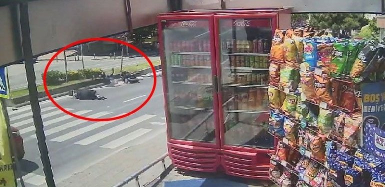 Yaya geçidinde kaza: Motosiklet çarptı, metrelerce sürüklendi