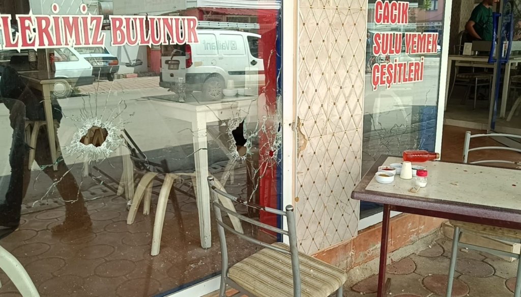 Adana’da restoran önünde silahlı saldırı: 2 yaralı