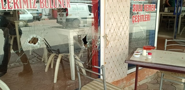 Adana’da restoran önünde silahlı saldırı: 2 yaralı