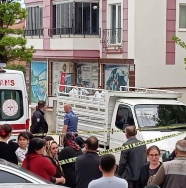 Eşini ve baldızını öldürüp intihar etti