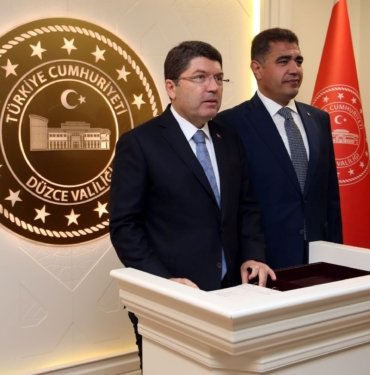 Bakan Tunç: Demokrasilerde şiddet çağrısına yer yoktur 4 Bakan Tunç: Demokrasilerde şiddet çağrısına yer yoktur