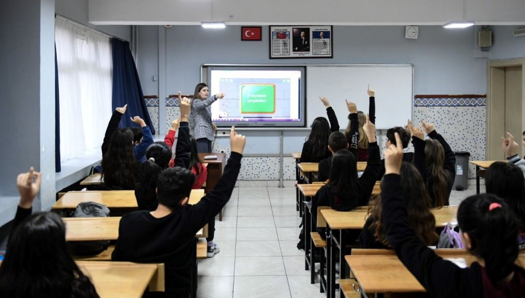 Öğretmenler yaz dönemi mesleki çalışma programına istedikleri illerde katılabilecek