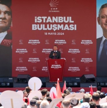 Özgür Özel: Müfredat anayasa gibidir