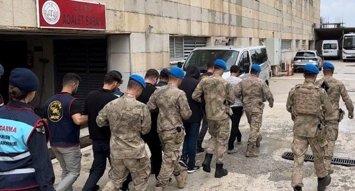 Elazığ merkezli dolandırıcılık ve hırsızlık operasyonu: 5 tutuklama 6 Elazığ merkezli dolandırıcılık ve hırsızlık operasyonu: 5 tutuklama